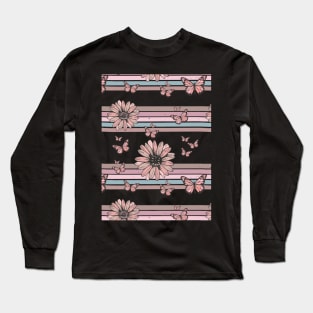 Retro Daisies floral pattern design with butterflies Long Sleeve T-Shirt